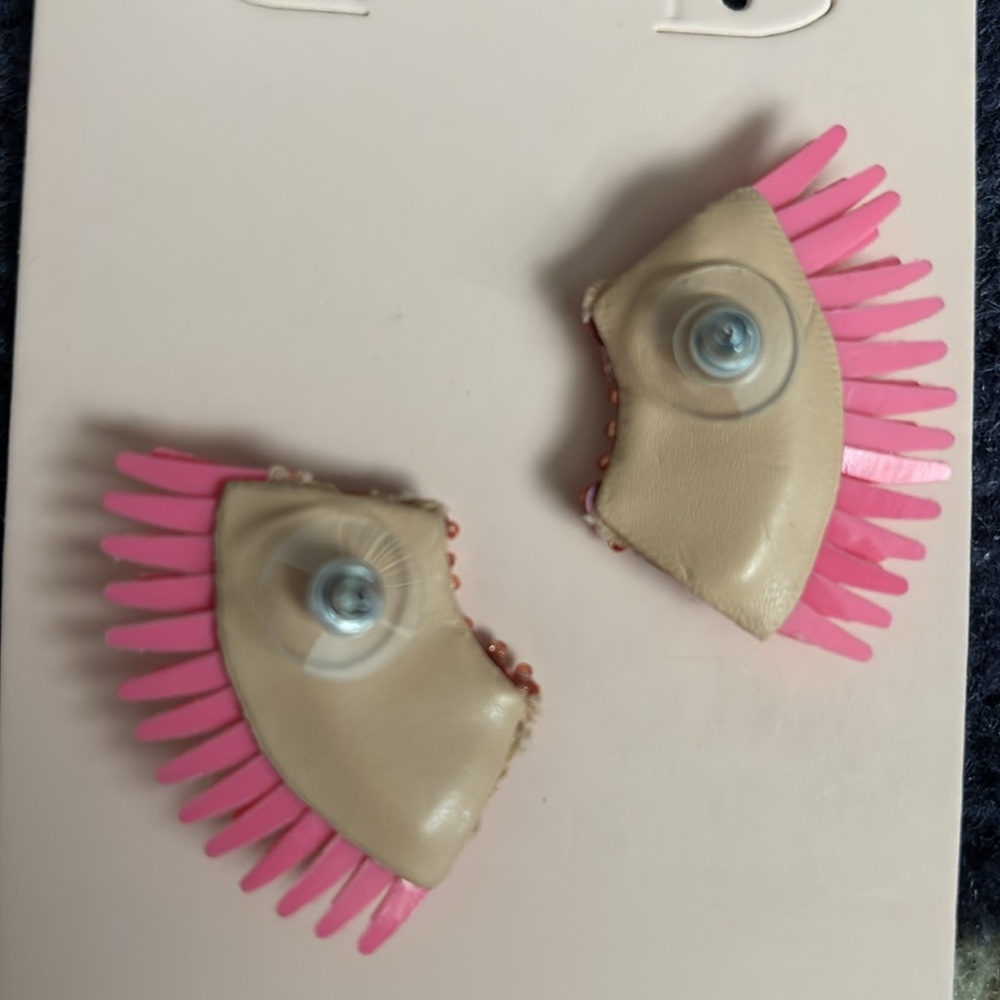 New! Mignonne Gavigan mini Madeline earrings in Peach Metallic - Picture 5 of 6